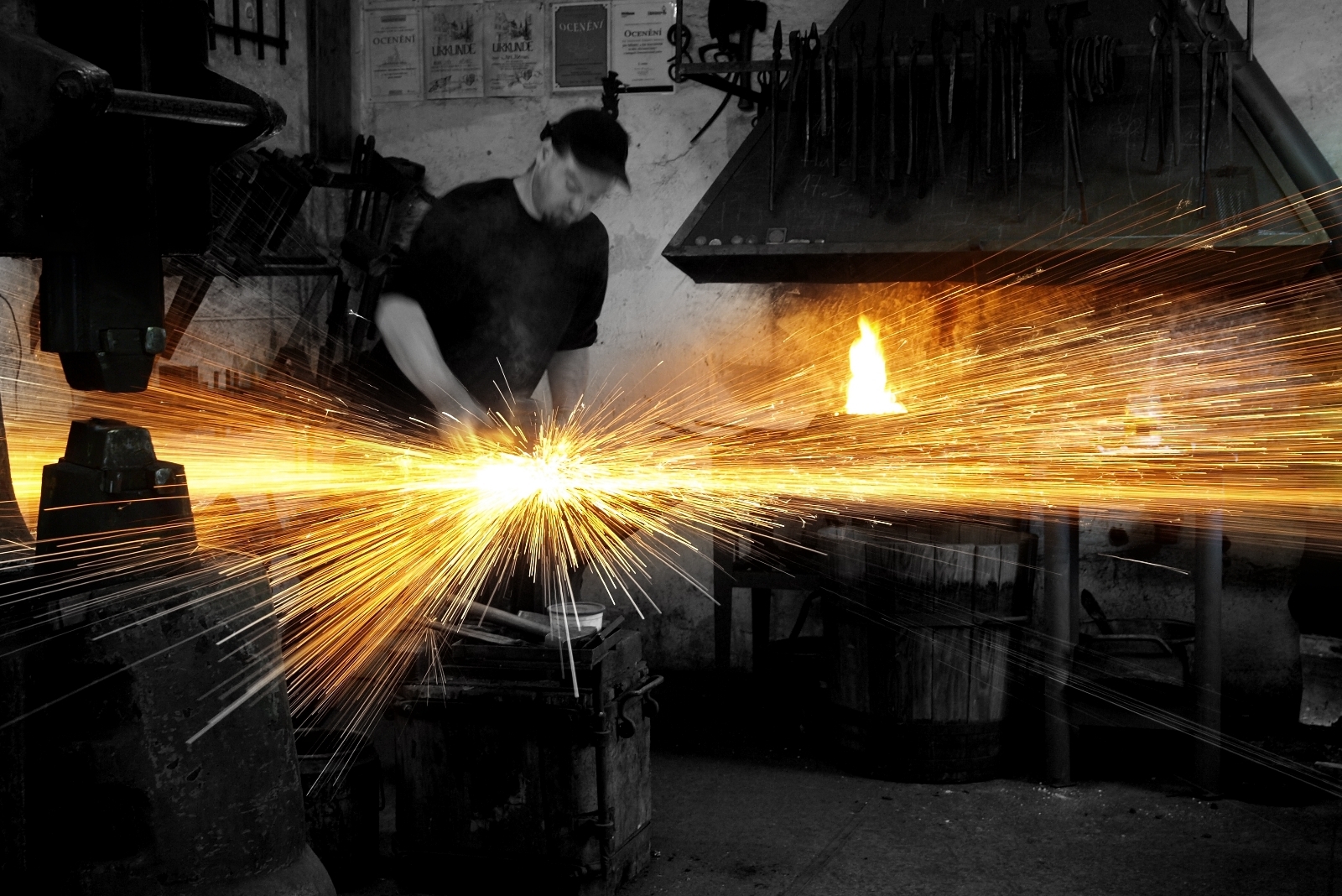 Особенности токарных, кованых и сварных изделий из стали