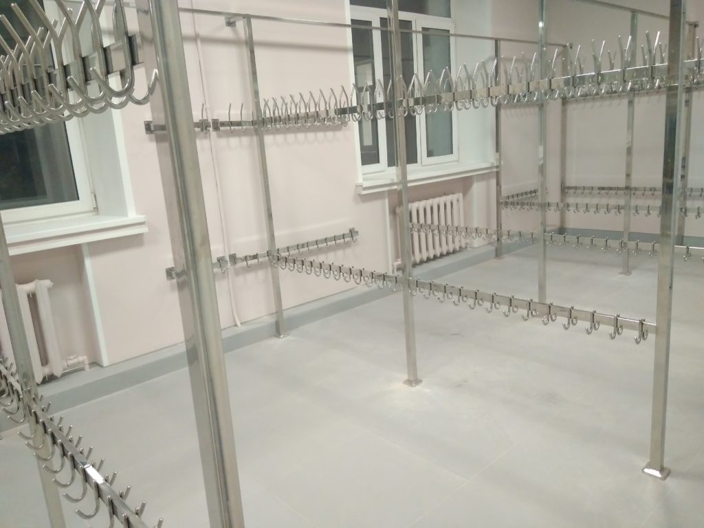 Преимущества гардеробных систем из нержавеющей стали